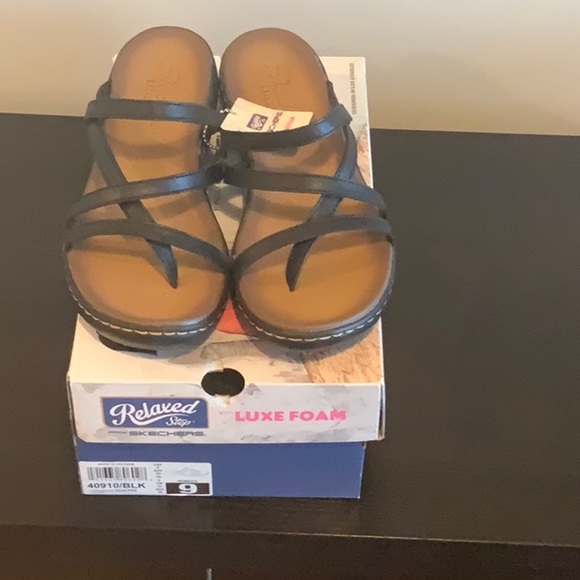Skechers Shoes - Skechers luxe foam black sandals. Size 9